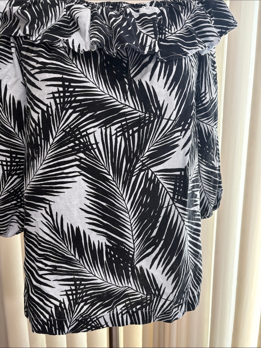Remi James NYC women’s linen on off Shoulder Black White Palm-Print Top Ruffle L - Picture 6 of 11